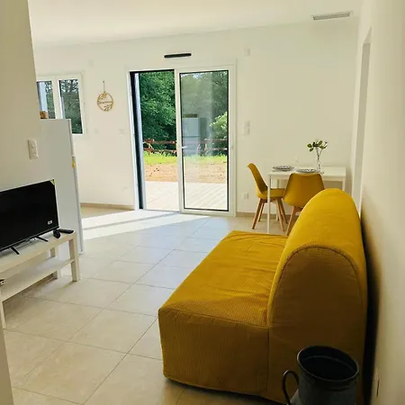Marguerite En Bois Climatise Et Confortable Classe 3 Etoiles Pour 2 A 4 Personnes Avec Vue Imprenable Sur La Campagne Vakantiehuis