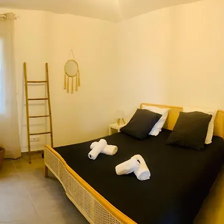 Marguerite En Bois Climatise Et Confortable Classe 3 Etoiles Pour 2 A 4 Personnes Avec Vue Imprenable Sur La Campagne Saint-Avit-Sénieur